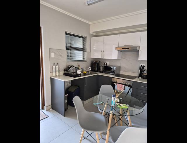2 BEDROOM APARTMENT FOR SALE IN UMHLANGA RIDGE